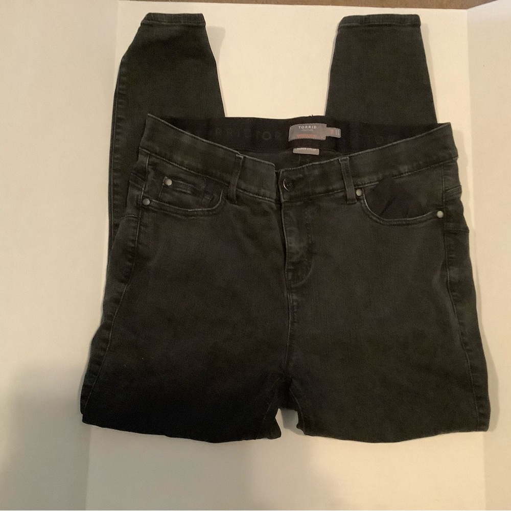 Torrid Black Jeans Size 18R waist has stretch #1091